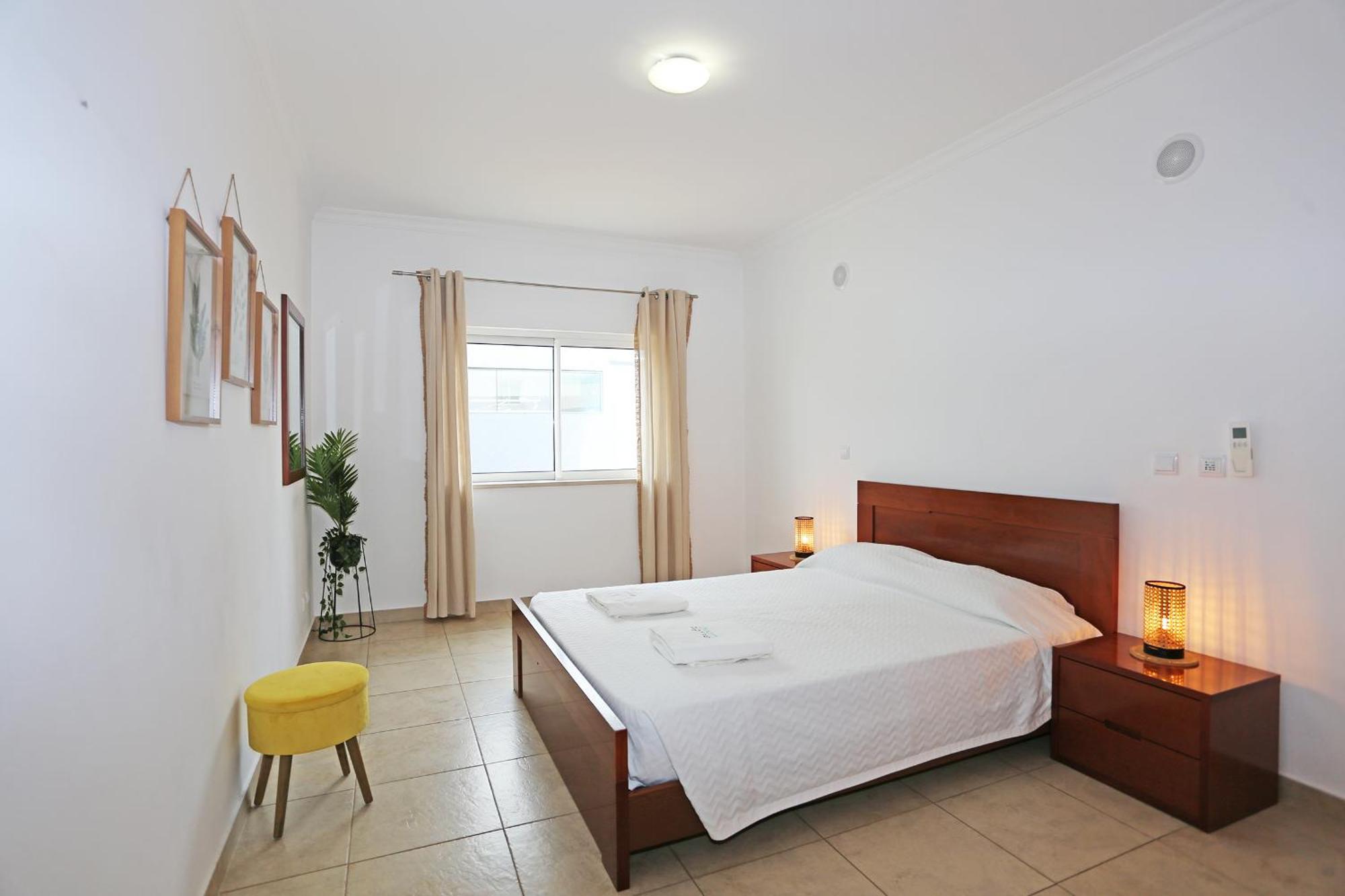 A04 - Large Modern 1 Bed Apartment With Pool ลากอส ภายนอก รูปภาพ